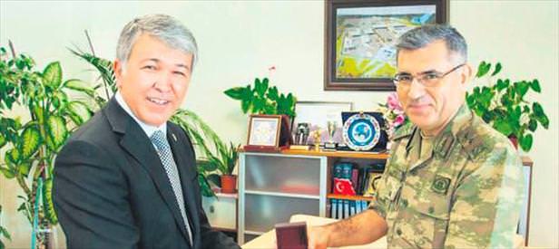4 general tutuklandı