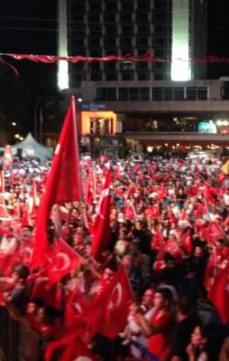 Demokrasi nöbeti tüm yurtta sürüyor