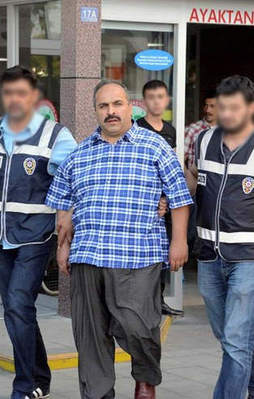 FETÖ'nün sözde imamının çöpünde yırtılmış 1 dolar bulundu