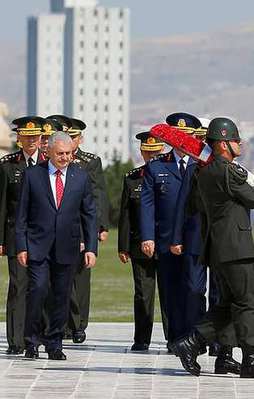 İki general emekliliğini istedi