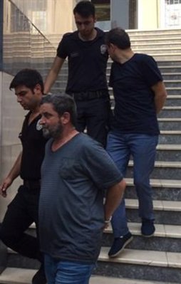 FETÖ tetikçilerine ters kelepçe