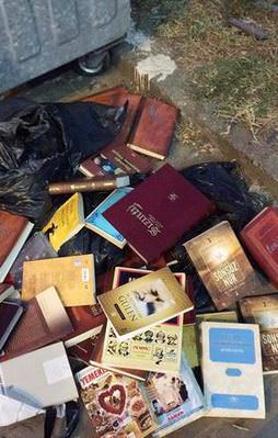 Teröristbaşı Gülen imzalı her şey yasak!