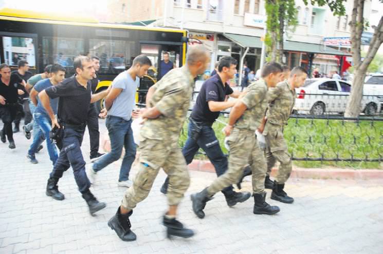 DAEŞ’i koruyan bile var