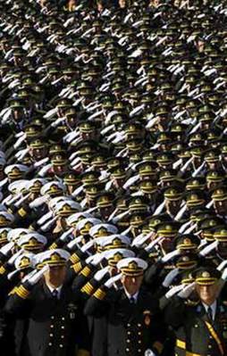 1389 asker daha ihraç edildi