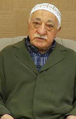 FETÖ, Fehmi Koru'ya ev almış!