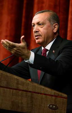 Erdoğan iki isim hariç tüm davaları geri çekti