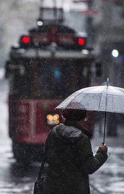 İstanbul'a sağanak yağış geliyor