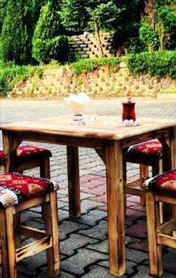 Askere polise çay bedava