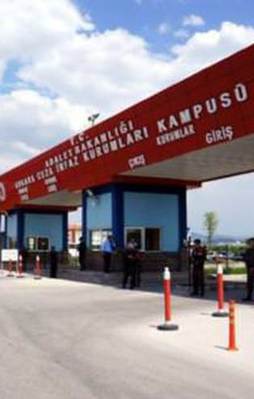 FETÖ'cü gardiyanlar Sincan Cezaevi'ne silah sokarken yakalandı