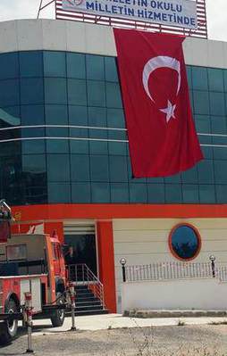 FETÖ'nün el konulan okullarına bu yazı asıldı