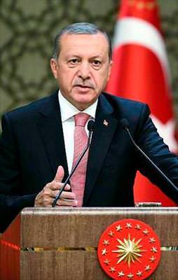 Yüzüne tükür ‘yağmur’ der