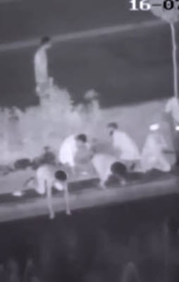15 Temmuz gecesi İBB binası önünde abdest almışlar