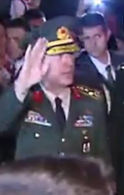 Hulusi Akar'dan Ömer Halisdemir'in ailesine taziye ziyareti