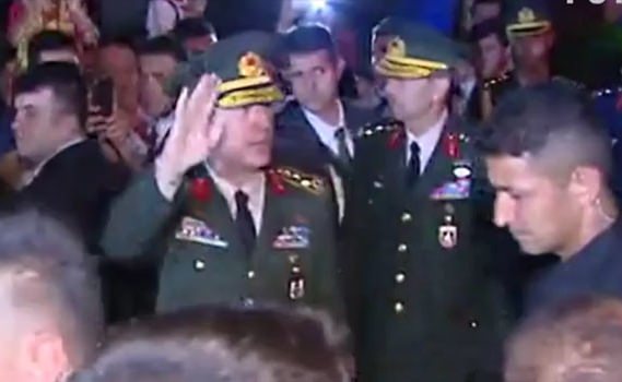 Hulusi Akar'dan Ömer Halisdemir'in ailesine taziye ziyareti