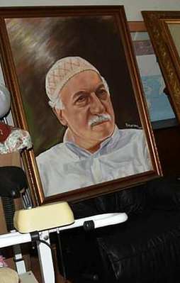 Gülen’in alçıdan elini öpüp söz veriyorlarmış
