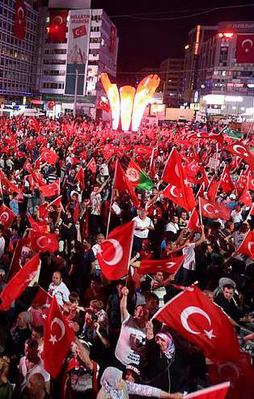 Demokrasi nöbetleri bugün Kızılay'da taçlanacak