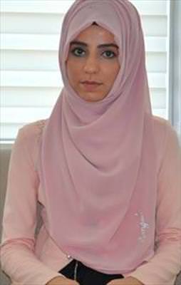 Makyajlı kızlara para toplattılar