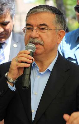Yılmaz: Sözleşmeli öğretmen maaşları...