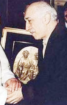 FETÖ’nün Vatikan yapılanması