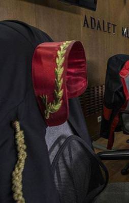 Darbeci albayın hakim eşi de gözaltına alındı