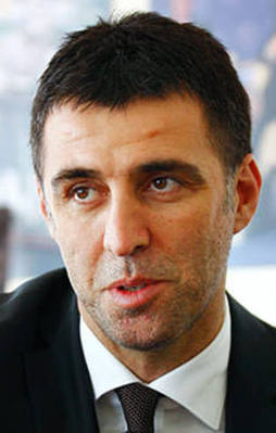 Hakan Şükür ve babası hakkında gözaltı kararı