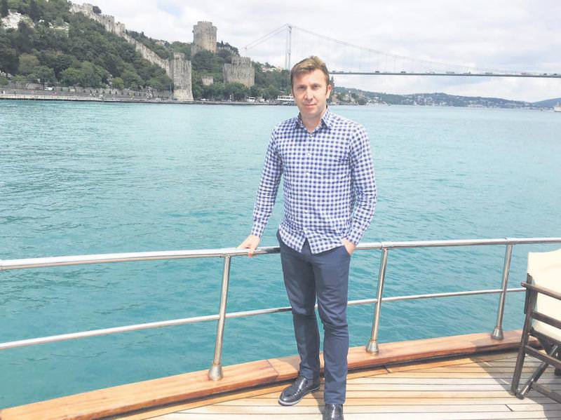 Futbolcular neredeyse ayağına kapanıyordu
