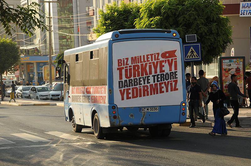 Mardin'de PKK ve FETÖ'ye tokat gibi afiş-1