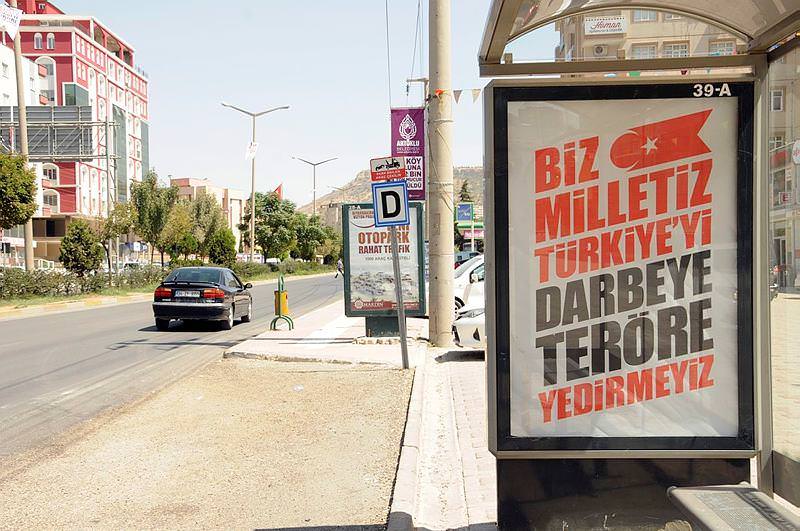 Mardin'de PKK ve FETÖ'ye tokat gibi afiş-2