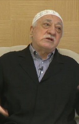 Teröristbaşı Gülen yine milyonlara hakaret etti