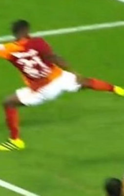 Chedjou kendi kalesine attı!