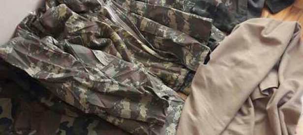 FETÖ'nün öğrenci evinden askeri kamuflaj ve bot çıktı