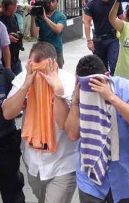 Firari darbeciler Çipras'a yalvardı