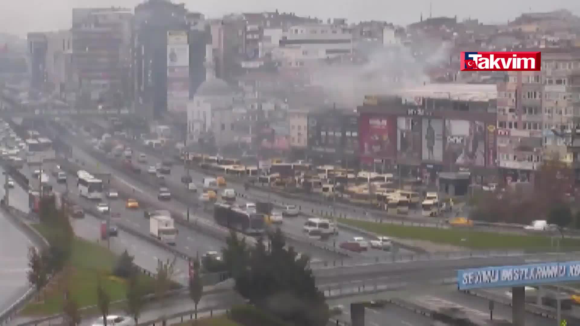 Son dakika: Şirinevlerde AVMde yangın çıktı Son dakika: Şirinevlerde AVMde yangın çıktı