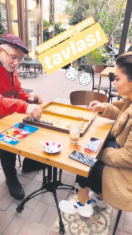 Pelin Karahan, önceki gün kayınpederi Eyüp Güntay ile tavla oynadı-1