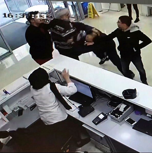 Eski Süper Lig kalecisi hastane çalışanlarına saldırdı-1