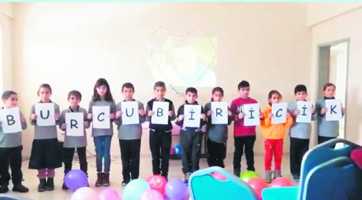 Güzel oyuncu Burcu Biricik'ten alkışlık hareket-1