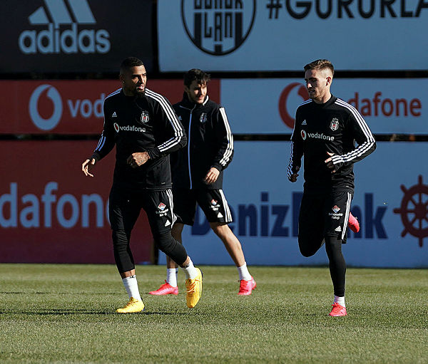 Beşiktaş'ta Kevin Prince Boateng sahaya indi-1