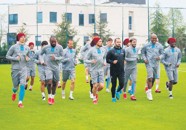 trabzonspor-takim-calismasini-baslatti-1588993916564.jpeg