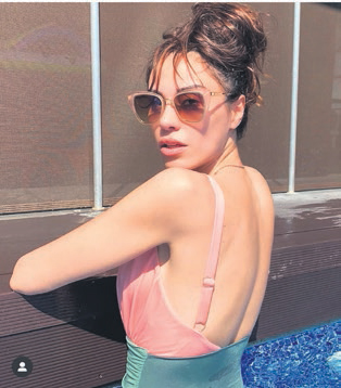 Caner Erkin'den eşi Şükran Ovalı'ya ilan-ı aşk-1