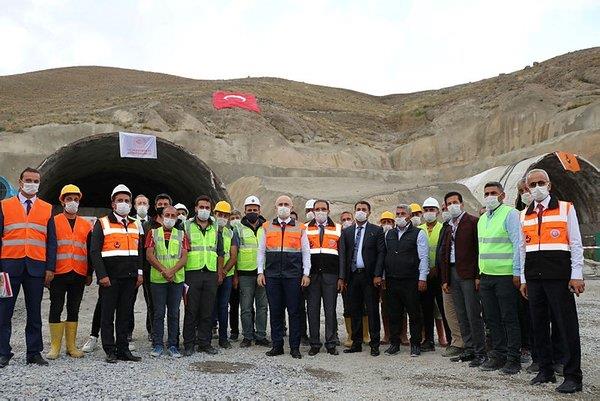 Ulaştırma ve Altyapı Bakanı Adil Karaismailoğlu açıkladı: "Dünyanın gıptayla baktığı projeleri yapıyoruz"-1
