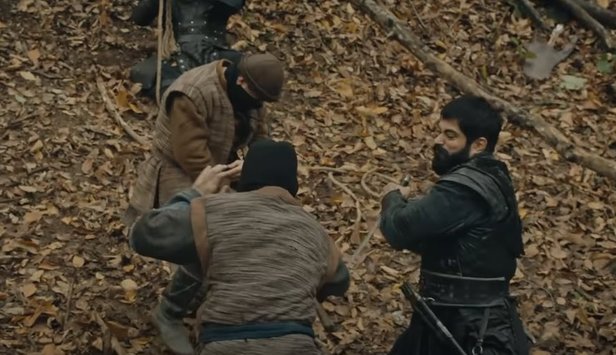 Hakkını çiğneyenleri tarumar ediyor! Kuruluş Osman 38. bölüm 2. fragmanında Ertuğrul Bey'den acı haber-12