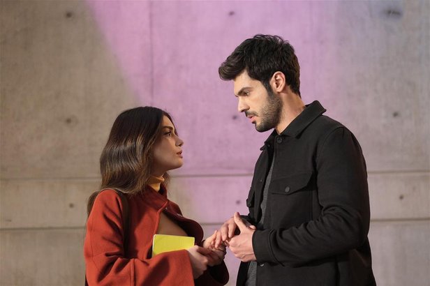 bir-anda-degisiyor-seyirciler-kalakaldi-saskinligin-arsa-ciktigi-anlar-flas-adim-bugunden-sonra-1611862438326.jpg Bir anda değişiyor seyirciler kalakaldı! Şaşkınlığın arşa çıktığı anlar! Flaş adım bugünden sonra...-10