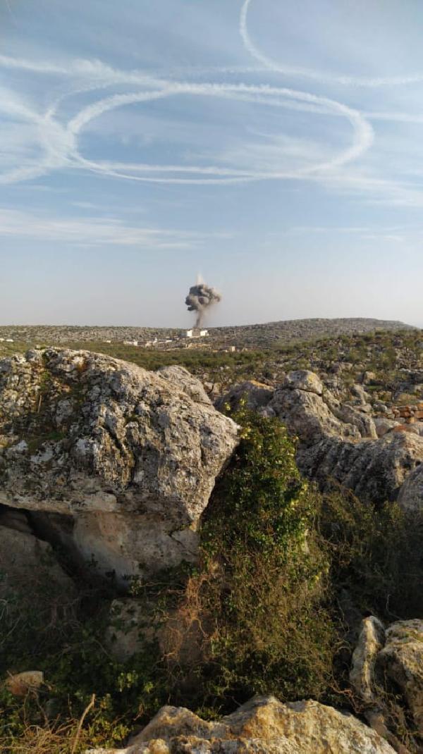 son-dakika-esedin-ucaklari-idlibi-vurdu-1612274009215.jpg SON DAKİKA: Esed'in uçakları İdlib'i vurdu-3