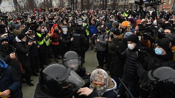 son-dakika-rus-muhalif-navalnye-3-yil-hapis-cezasi-1612293000143.jpeg Son dakika: Rus muhalif Alexei Navalny'e 3,5 yıl hapis cezası-4