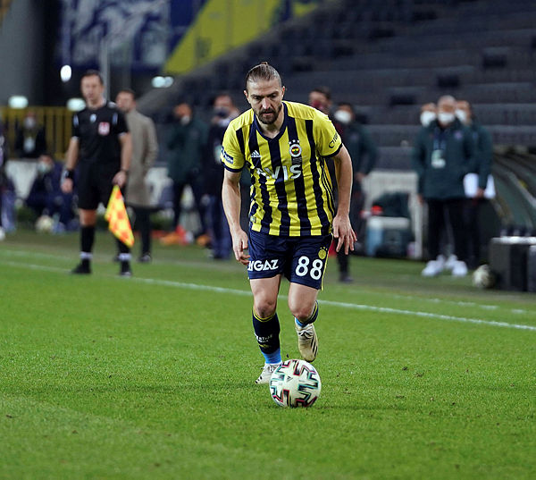 1614781286045.jpg Fenerbahçe'de Caner Erkin görüşmesi öncesi Erol Bulut'tan kritik rapor-6