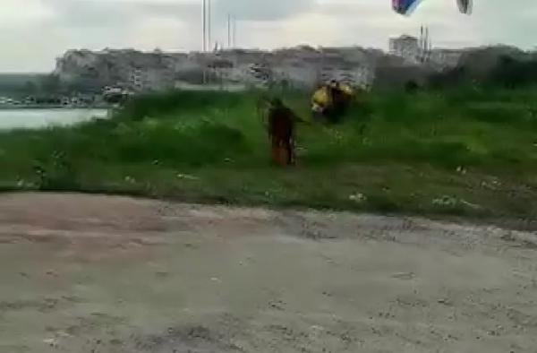 Büyükçekmece'de sokağa çıkma kısıtlamasını ihlal edip paramotorla uçan 4 kişiye 12 bin lira ceza-2