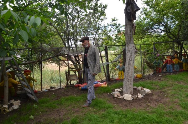 komsu-kavgasi-tiyatrocu-cemal-ucarmanin-yuzune-keserle-saldirdi-agzina-vurup-3-disini-kirdi-1622913519125.jpg Komşu kavgası! Tiyatrocu Cemal Uçarman'ın yüzüne keserle saldırdı ağzına vurup 3 dişini kırdı-1