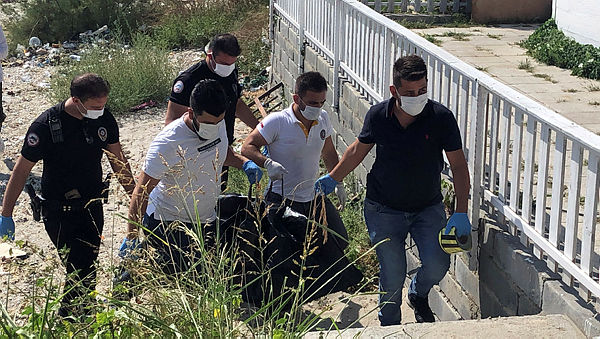 avcilar-sahilinde-curumeye-baslamis-ceset-bulundu-1628087091085.jpg Avcılar sahilinde çürümeye başlamış ceset bulundu-1