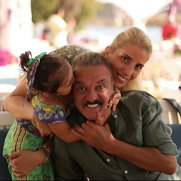 mesut-akusta-kimdir-son-durumu-nasil-mesut-akusta-kac-yasinda-esi-kimdir-1629454462140.jpg Mesut Akusta kimdir, son durumu nasıl? Mesut Akusta kaç yaşında, eşi kimdir?-4