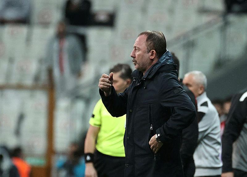Kırmızı kart gören Beşiktaş Teknik Direktörü Sergen Yalçından açıklama